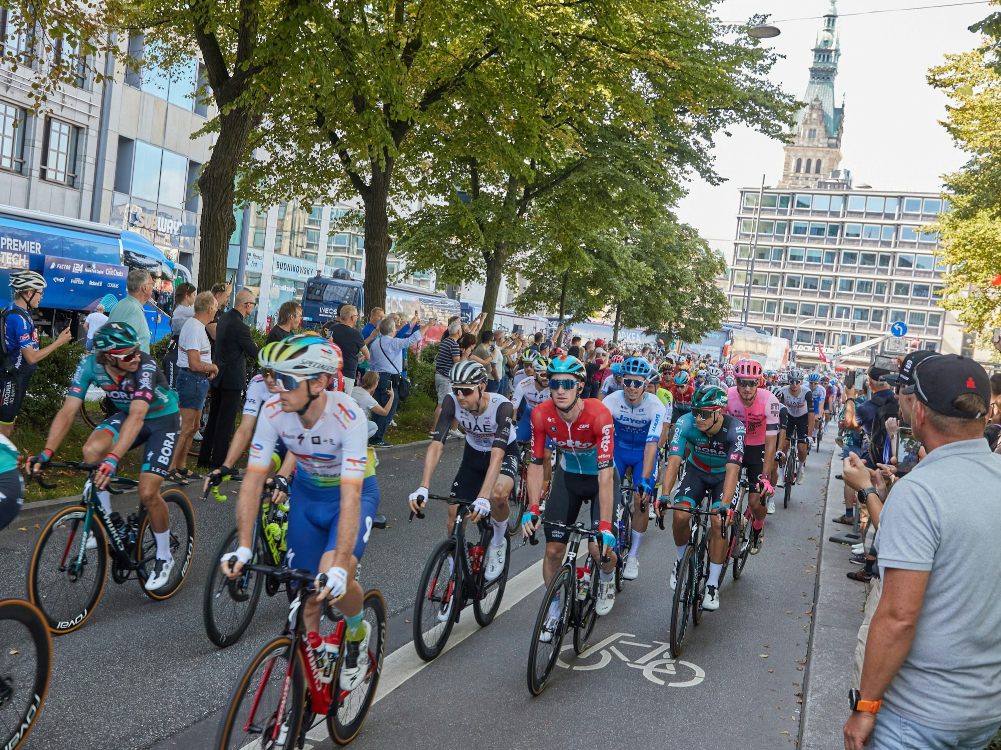 20. August 2023: UCI WorldTour - Cyclassics - Start auf dem Ballindamm.