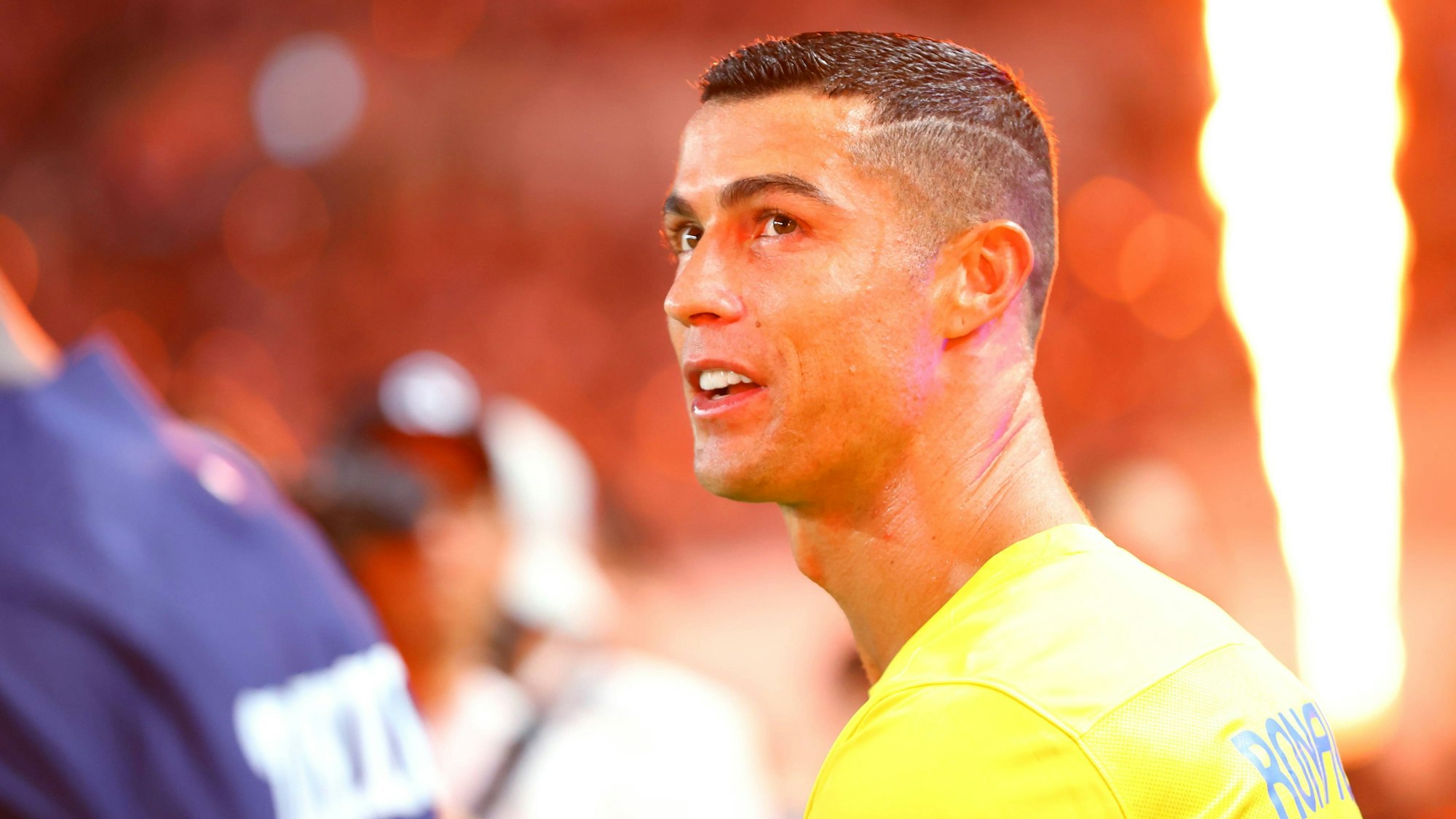 Cristiano Ronaldo läuft beim Testspiel gegen Paris Saint-Germain auf den Platz.
