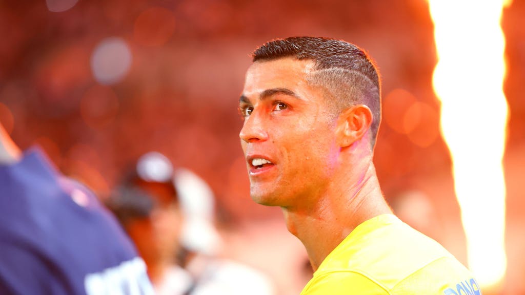 Cristiano Ronaldo läuft beim Testspiel gegen Paris Saint-Germain auf den Platz.