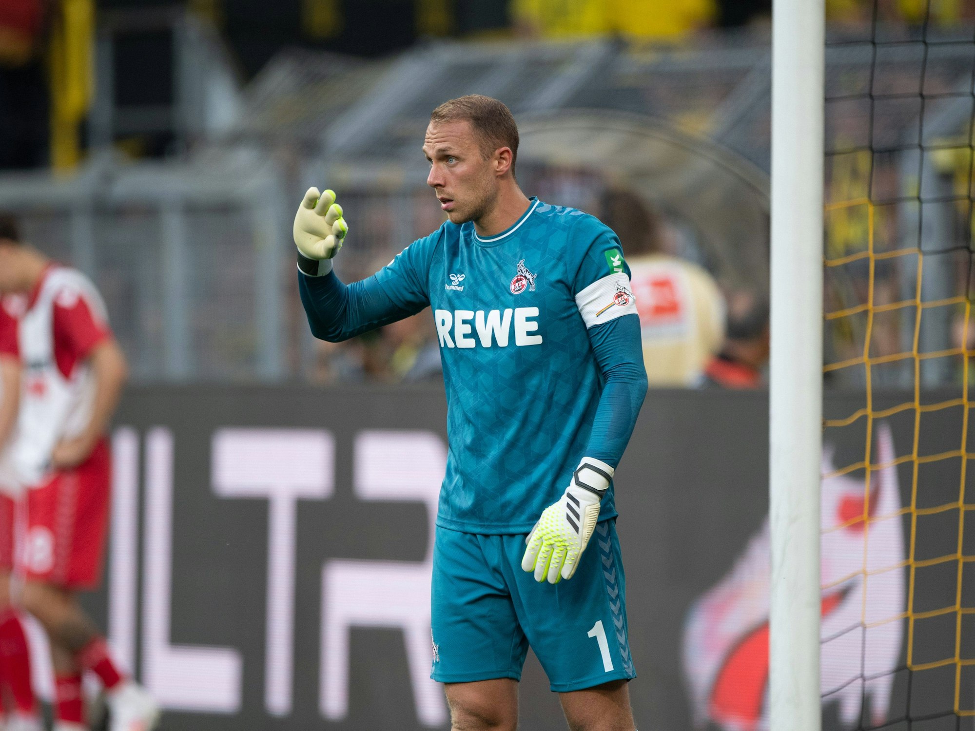 FC-Keeper Marvin Schwäbe trug im Spiel gegen Borussia Dortmund am Samstag (19. August 2023) die Kapitänsbinde, nachdem Florian Kainz in der 66. Minute ausgewechselt wurde.