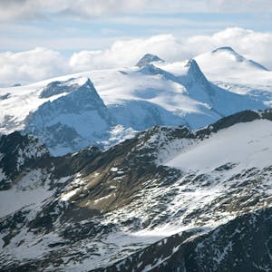 Ein undatiertes Bild der Großvenediger Berge in Österreich.