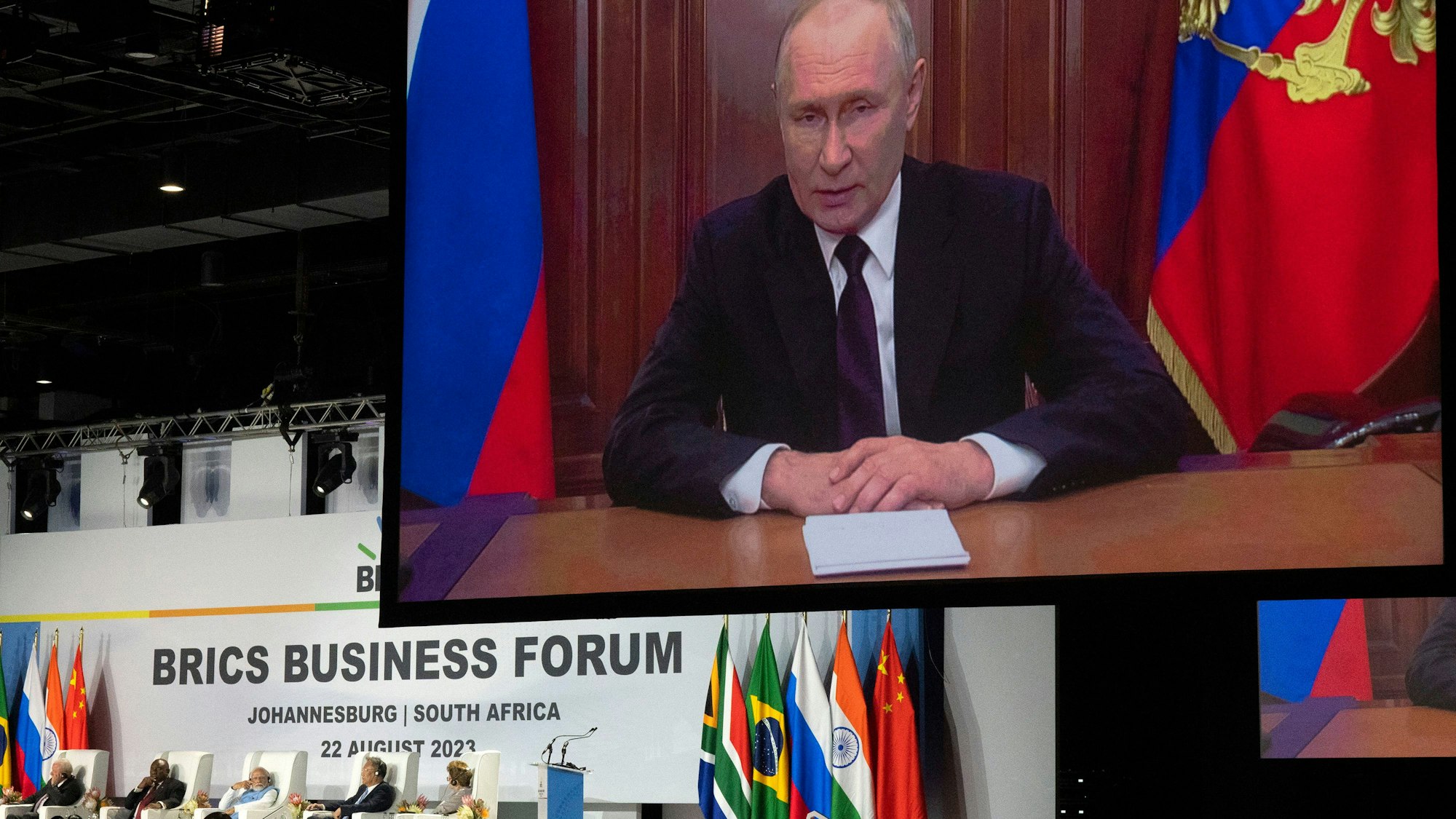 Wladimir Putin (oben), Präsident von Russland, spricht während des Gipfels der Staats- und Regierungschefs der fünf aufstrebenden Volkswirtschaften Brics.