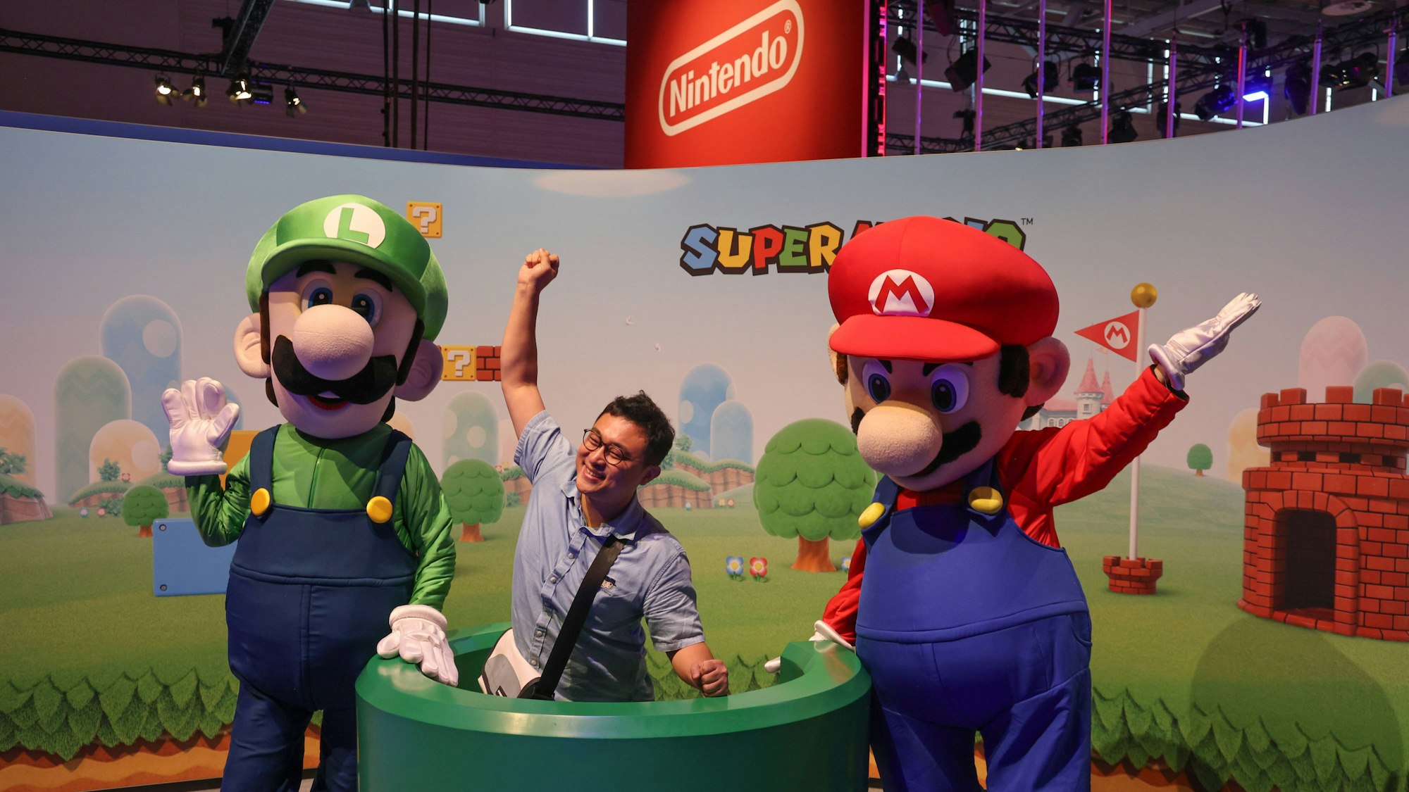 Gamescom 2023 am Mittwoch: Mario und Luigi dürfen natürlich nicht fehlen, Besucherinnen und Besucher können sich mit den Gaming-Ikonen fotografieren lassen.