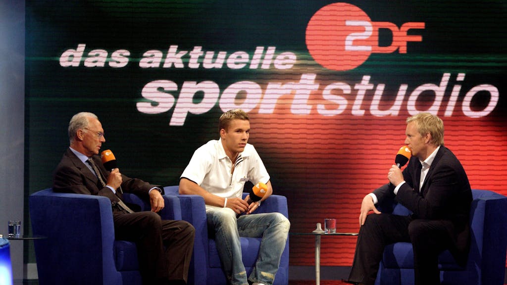 Franz Beckenbauer, Lukas Podolski und Johannes B. Kerner beim „Aktuellen Sportstudio“.&nbsp;