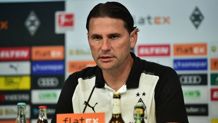 Trainer Gerardo Seoane von Borussia Mönchengladbach bei einer Pressekonferenz im Borussia-Park, hier am 24. August 2023.