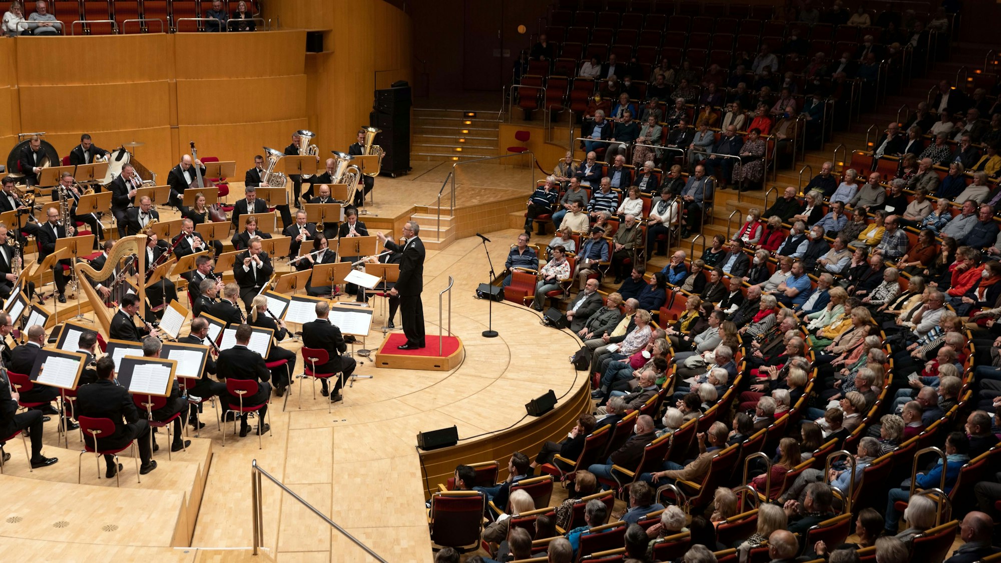Seit Jahrzehnten gibt das Musikkorps der Bundeswehr Konzerte zu Gunsten der Rundschau-Altenhilfe DIE GUTE TAT