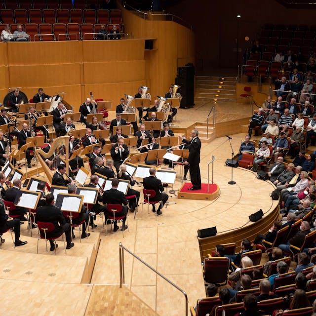 Seit Jahrzehnten gibt das Musikkorps der Bundeswehr Konzerte zu Gunsten der Rundschau-Altenhilfe DIE GUTE TAT