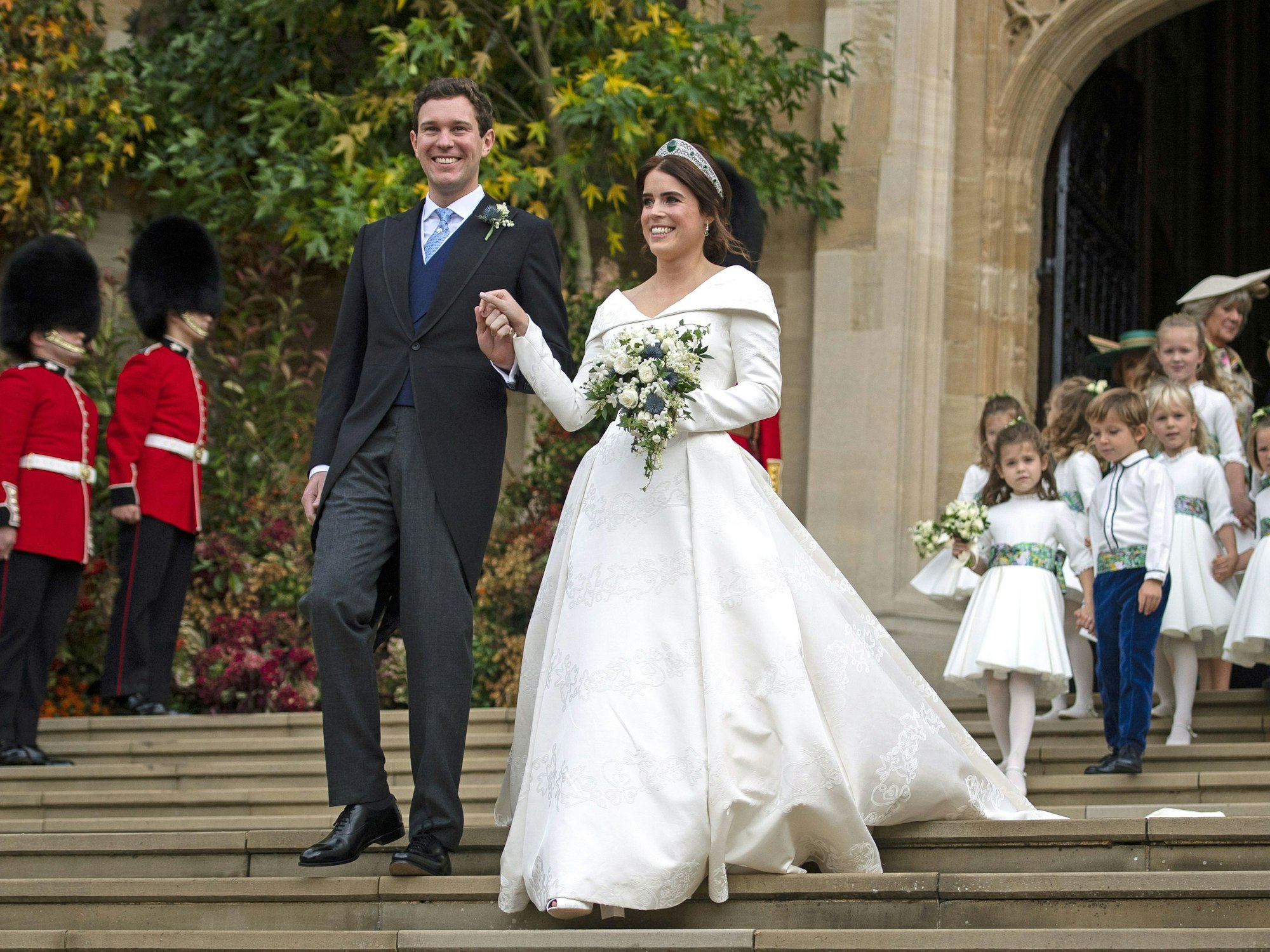 Prinzessin Eugenie und ihr Ehemann Jack Brooksbank verlassen nach ihrer Hochzeit 2018 die St. George's Chapel in Schloss Windsor.