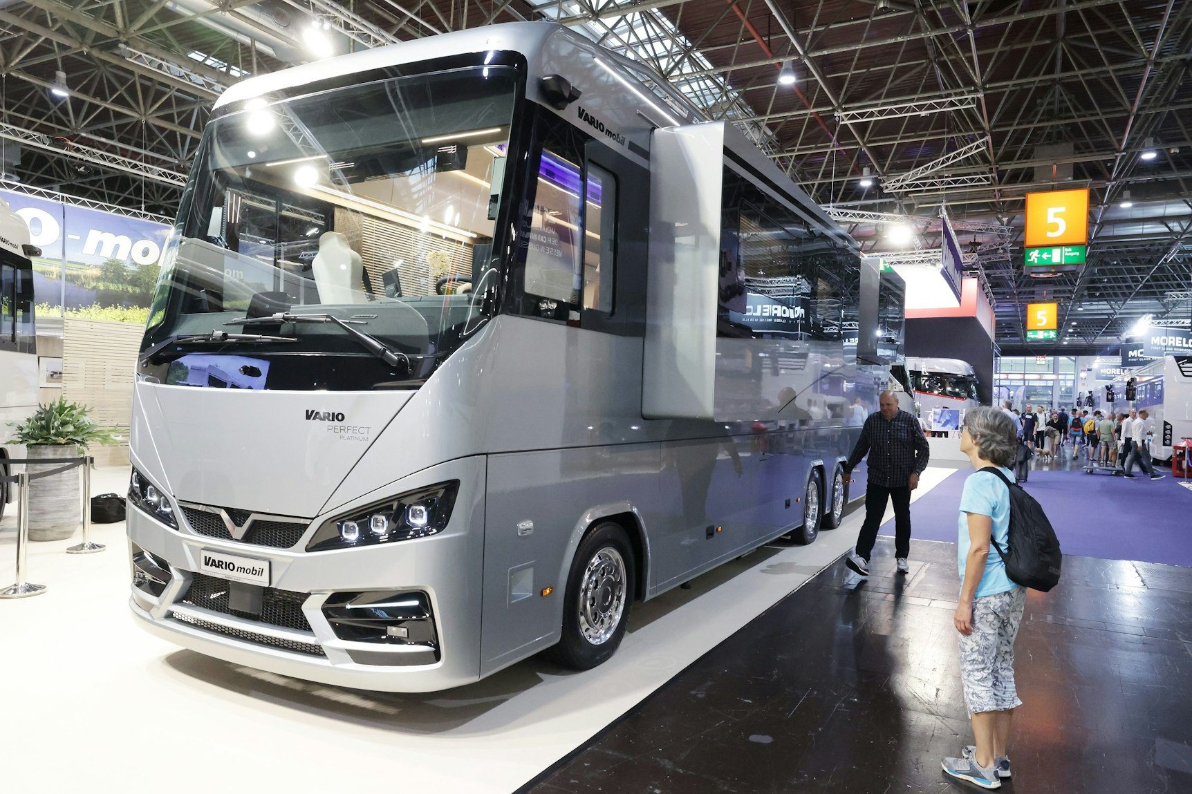Düsseldorfer Caravan Salon: Luxusbus für 2 Mio. € haut einen um