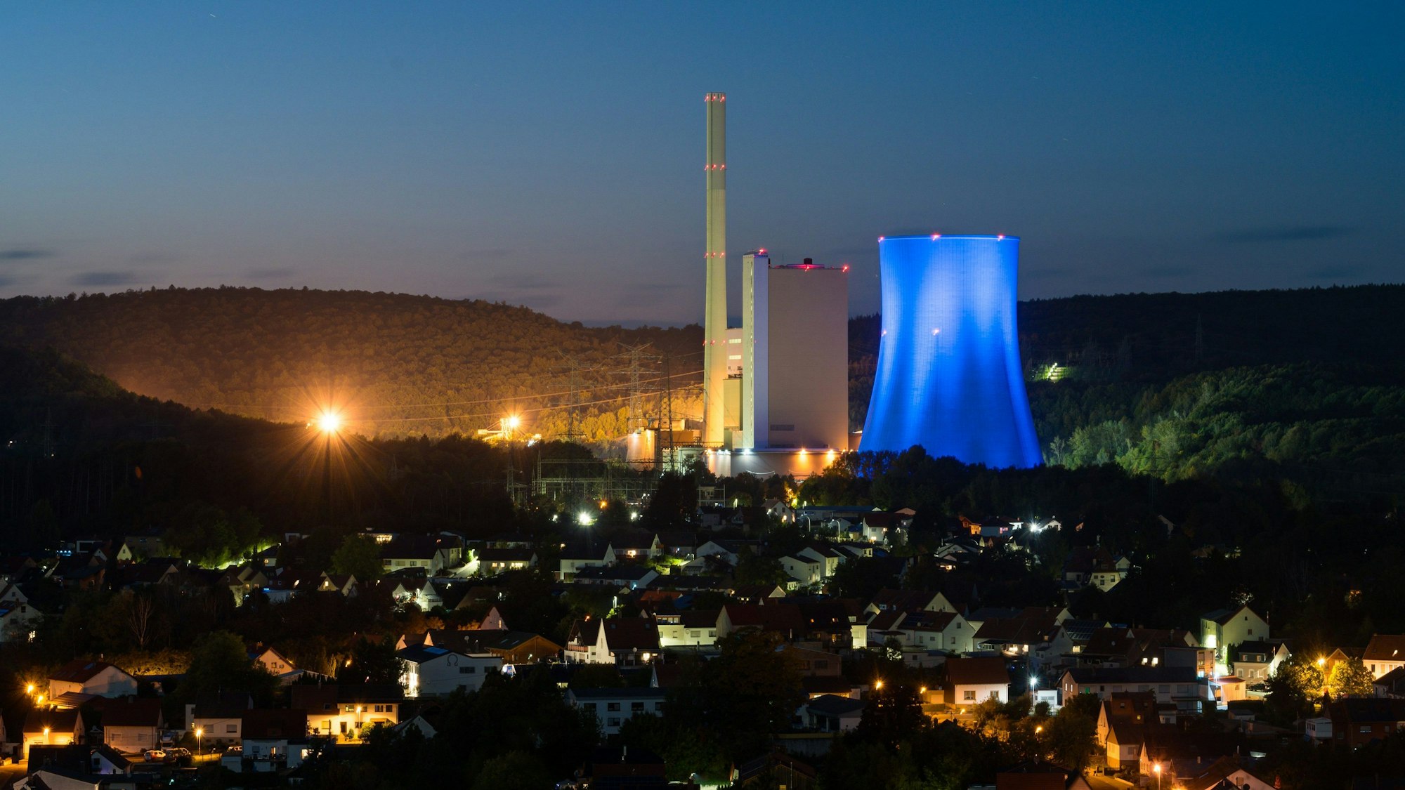 Blick auf das von der Steag betriebene Kraftwerk in Bexbach bei Nacht