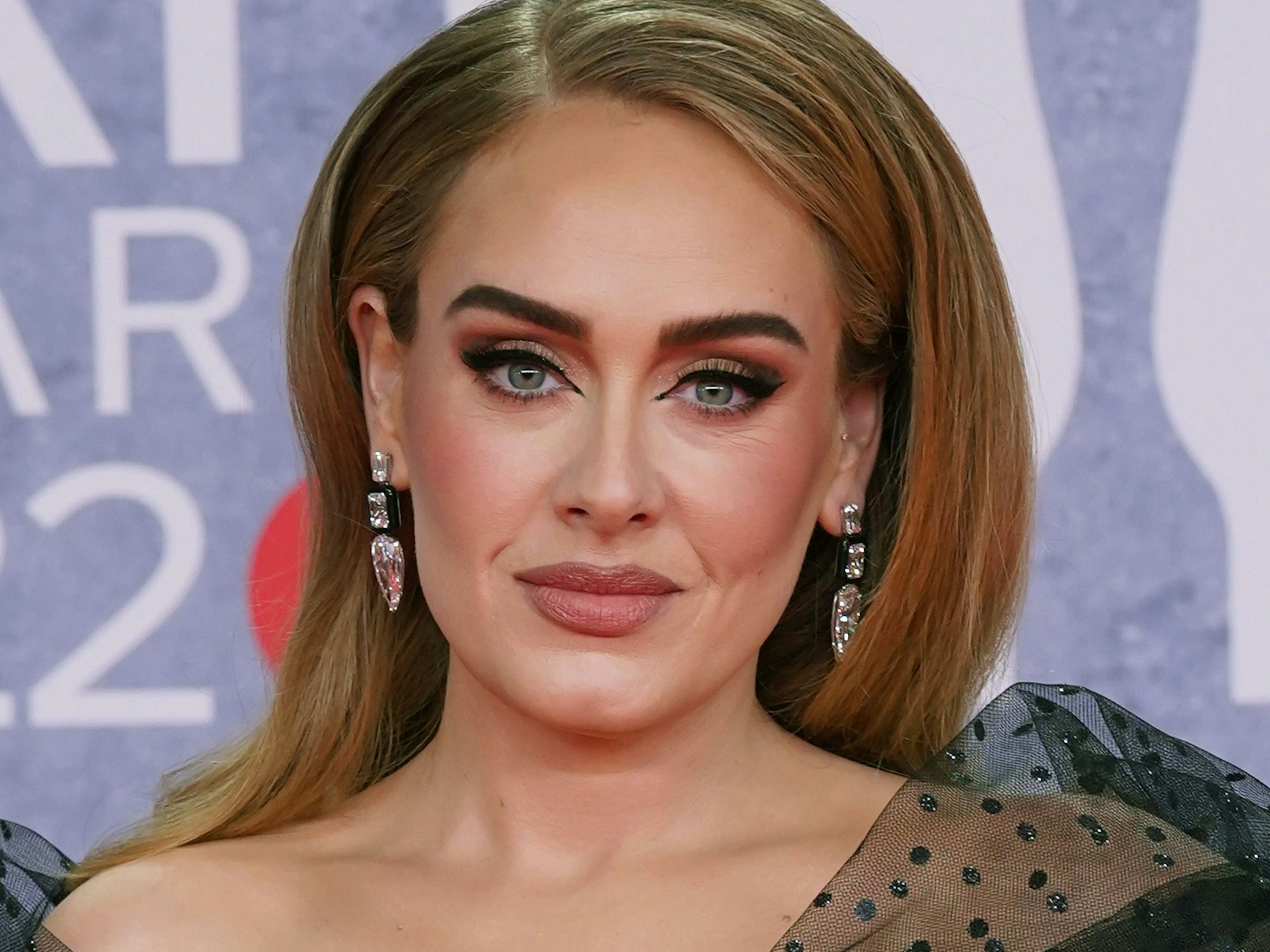 Adele bei ihrer Ankunft bei den Brit Awards 2022.