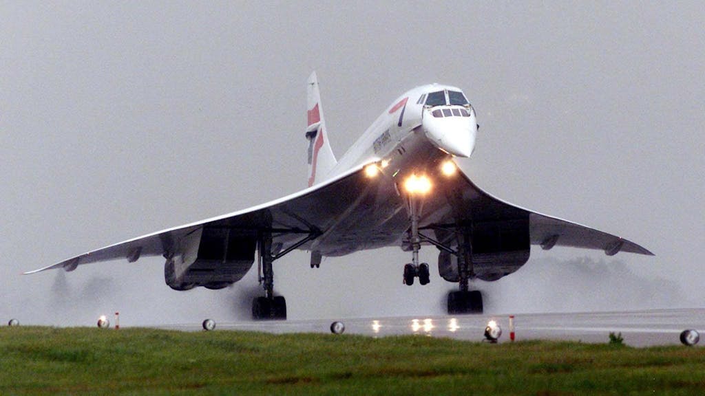 Eine Concorde der British Airways landet nach einem Testflug auf der Luftwaffenbasis Brize Norton.