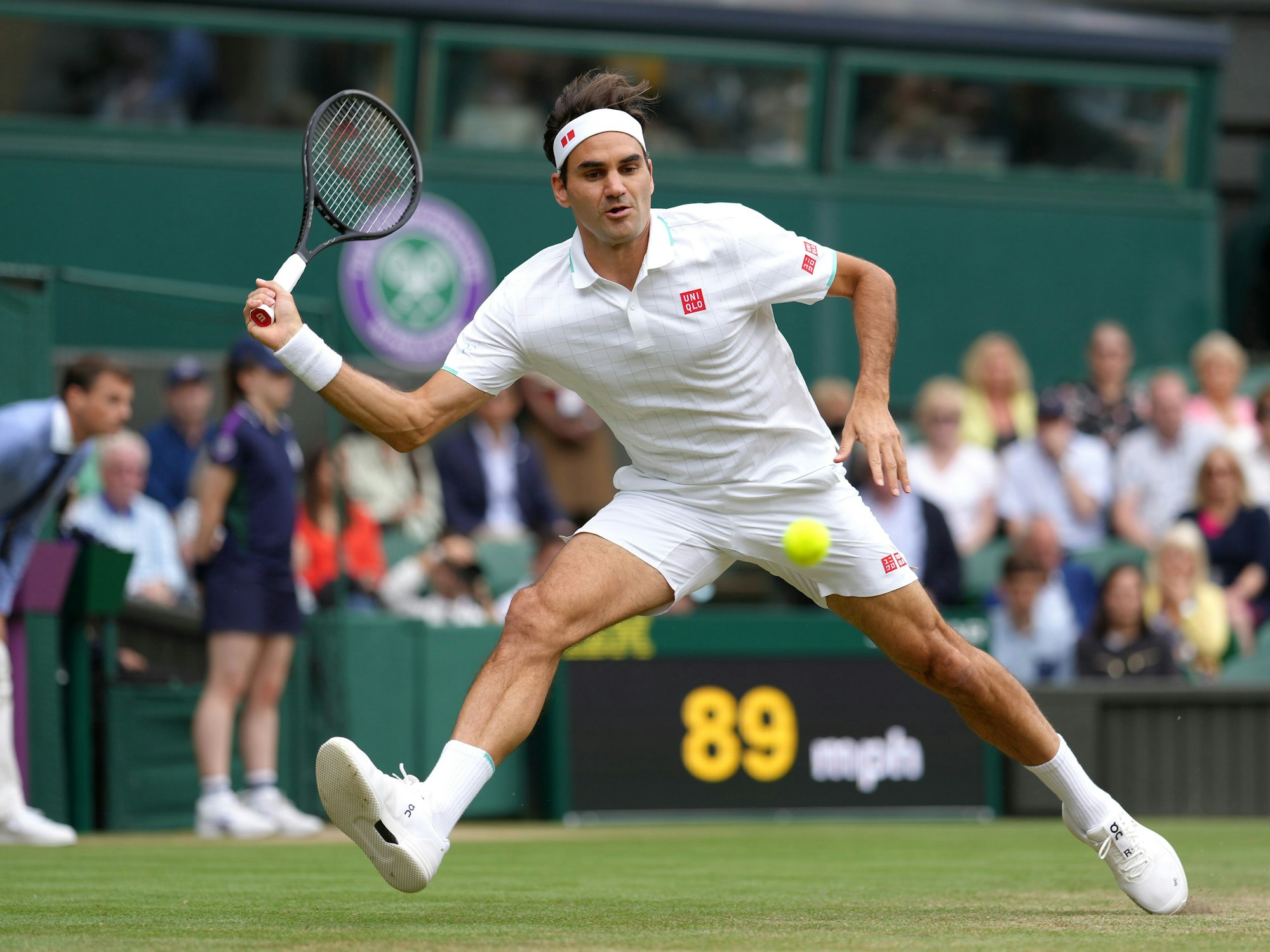 Roger Federer im Viertelfinale von Wimbledon 2021 gegen den Polen Hubert Hurkacz.