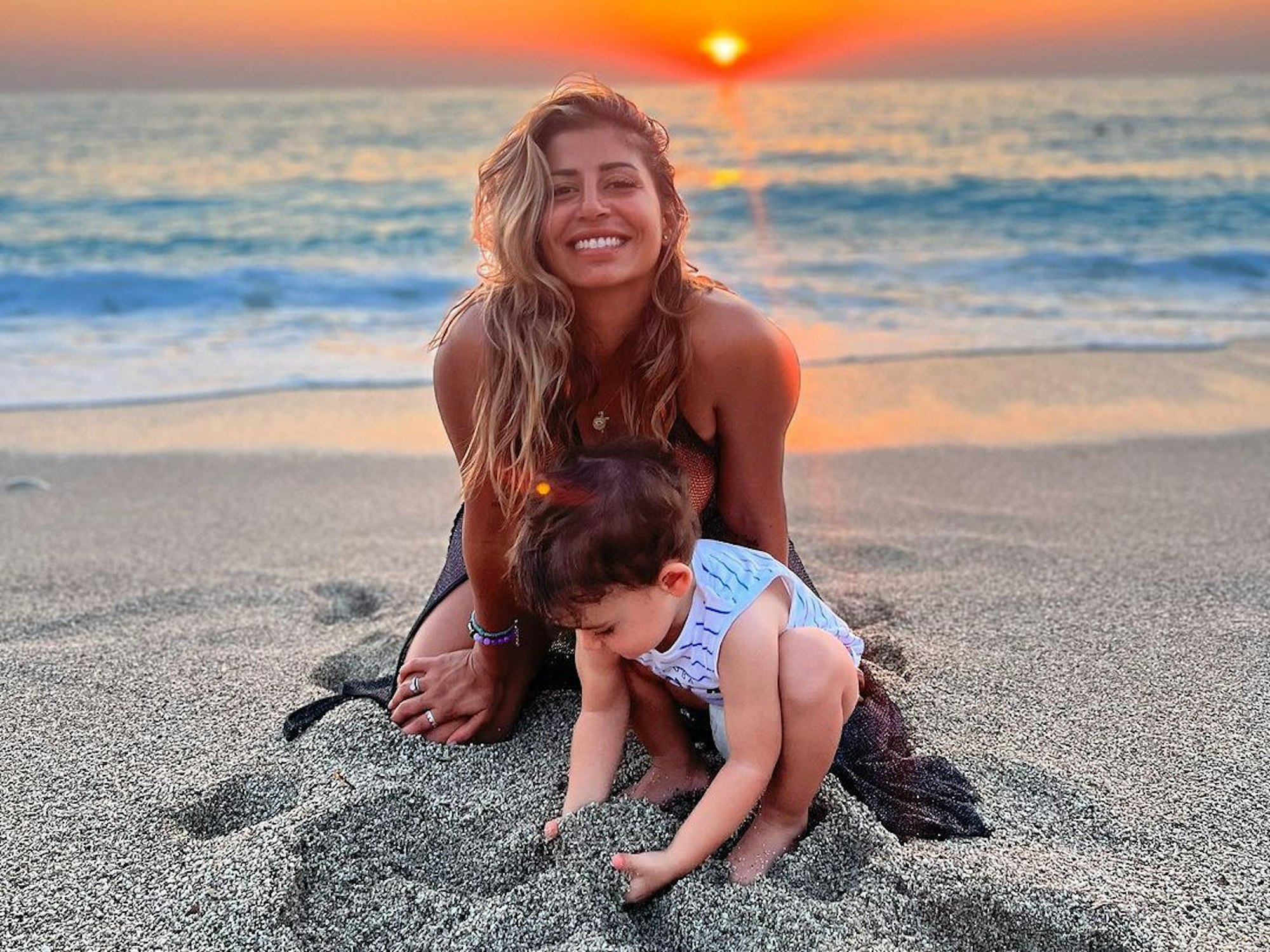 Reality-Star Eva Benetatou schildert ihre Horror-Erlebnisse, als sie mit ihrem Sohn in einem Flieger nach Ibiza saß. Unser Foto zeigt Benetatou auf einem Instagram-Post am 22. August.