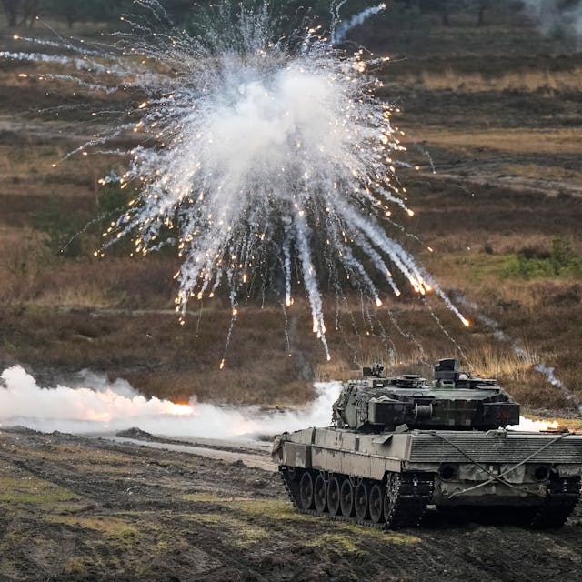 Ein Leopard 2 Panzer der Bundeswehr während einer Übung (Symbolbild).