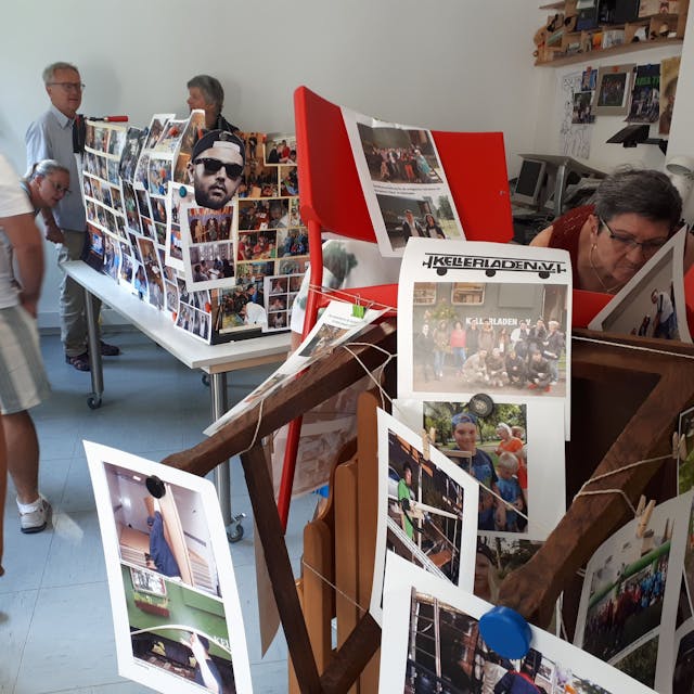 In den Räumen der Escher Straße 304 informiert eine große Ausstellung über die Aktivitäten aus bislang 25 Jahren Jugendarbeit.