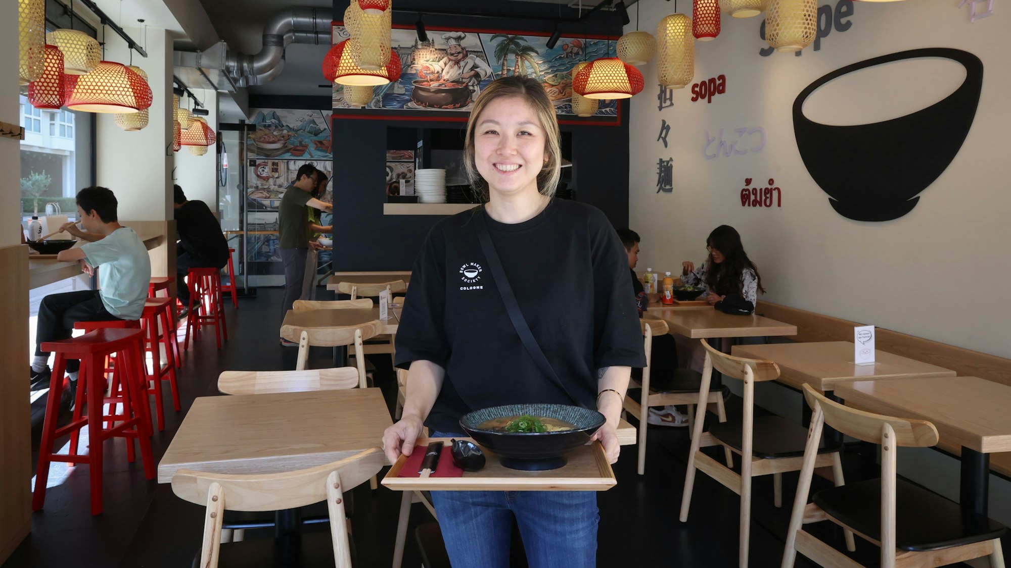 Gastronomin Li Ma mit einer Bowl
in der „Bowl Maker Society“