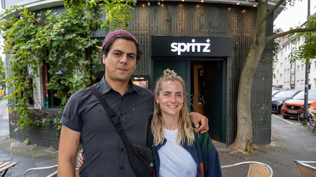 Soufian Zoghlami und Romina Staallekker von der Spritz Bar.