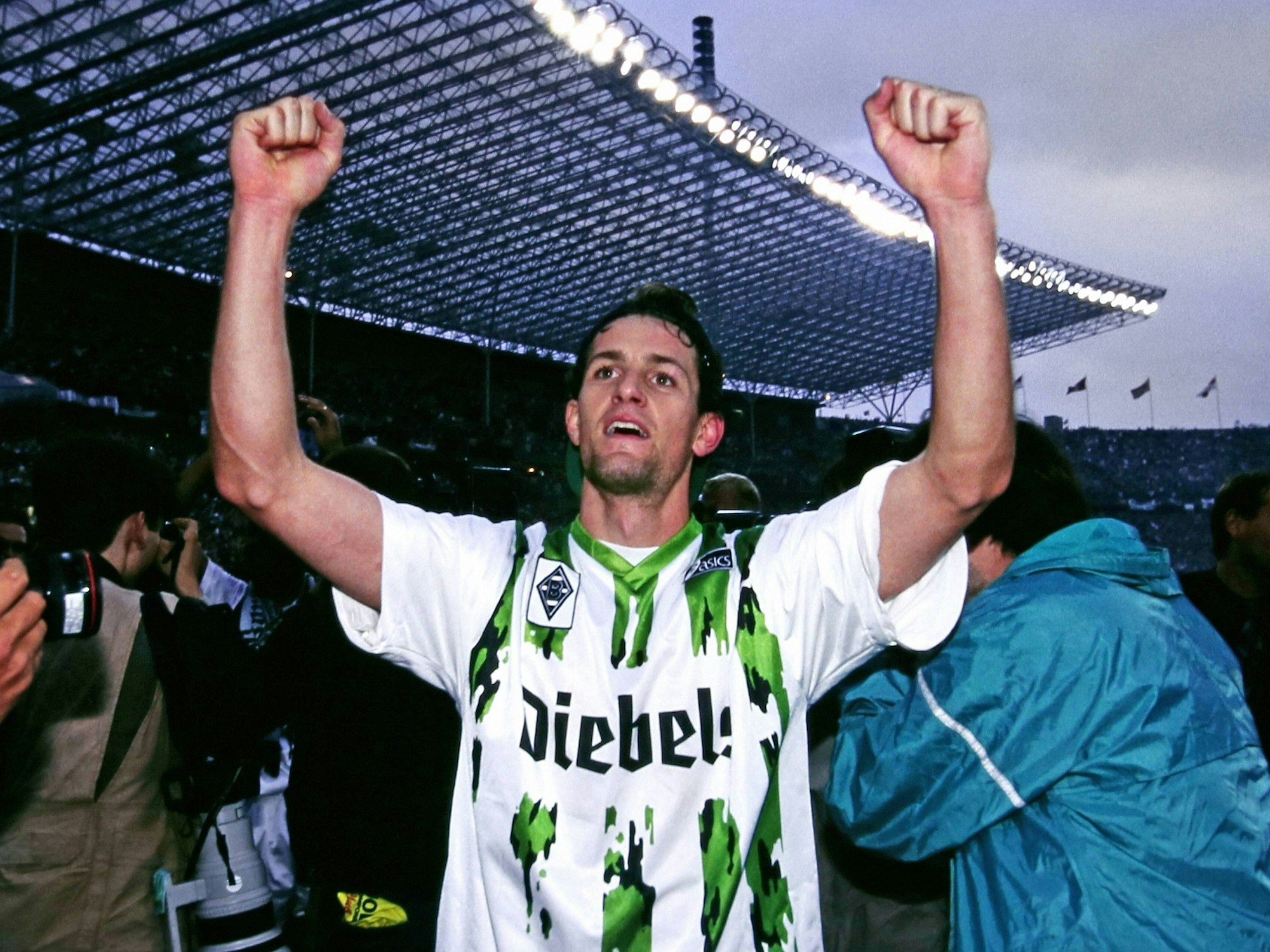 Heiko Herrlich nach dem DFB-Pokal-Sieg mit Borussia Mönchengladbach 1995.