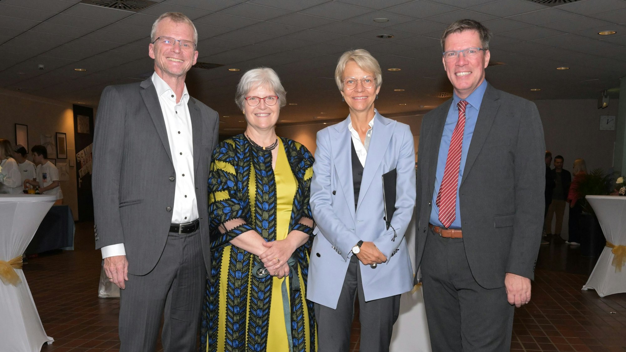 50 Jahre IGP Paffrath mit Bildungsministerin Dorothee Feller, Bürgermeister Frank Stein, Landrat Stephan Santelmann und Schulleiterin Angelika Wollny.