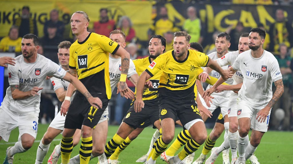 Bundesliga: Borussia Dortmund gegen FC Heidenheim, Spieler im Strafraum.&nbsp;