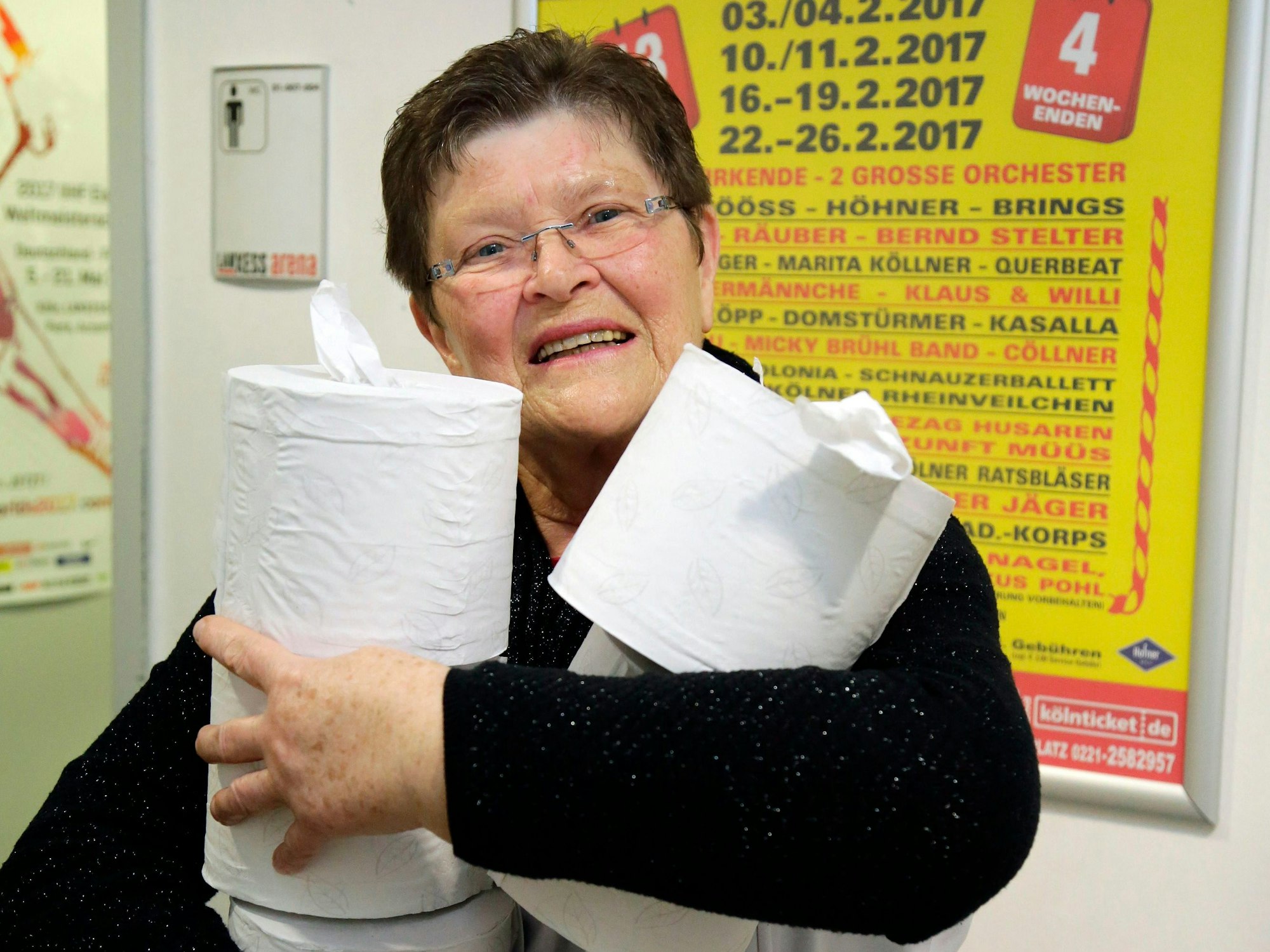 Toilettenfrau Christa Lämmchen in der Lanxess-Arena. Mit 78 Jahren ist das Lämmchen gestorben.