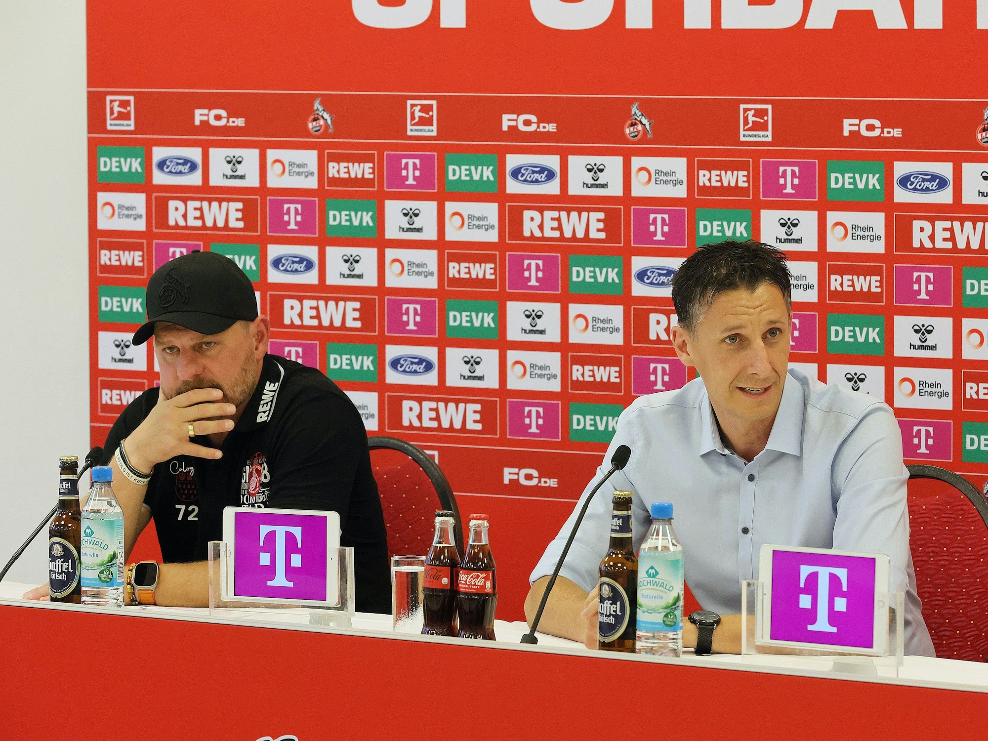 Steffen Baumgart und Christian Keller auf der Pressekonferenz.