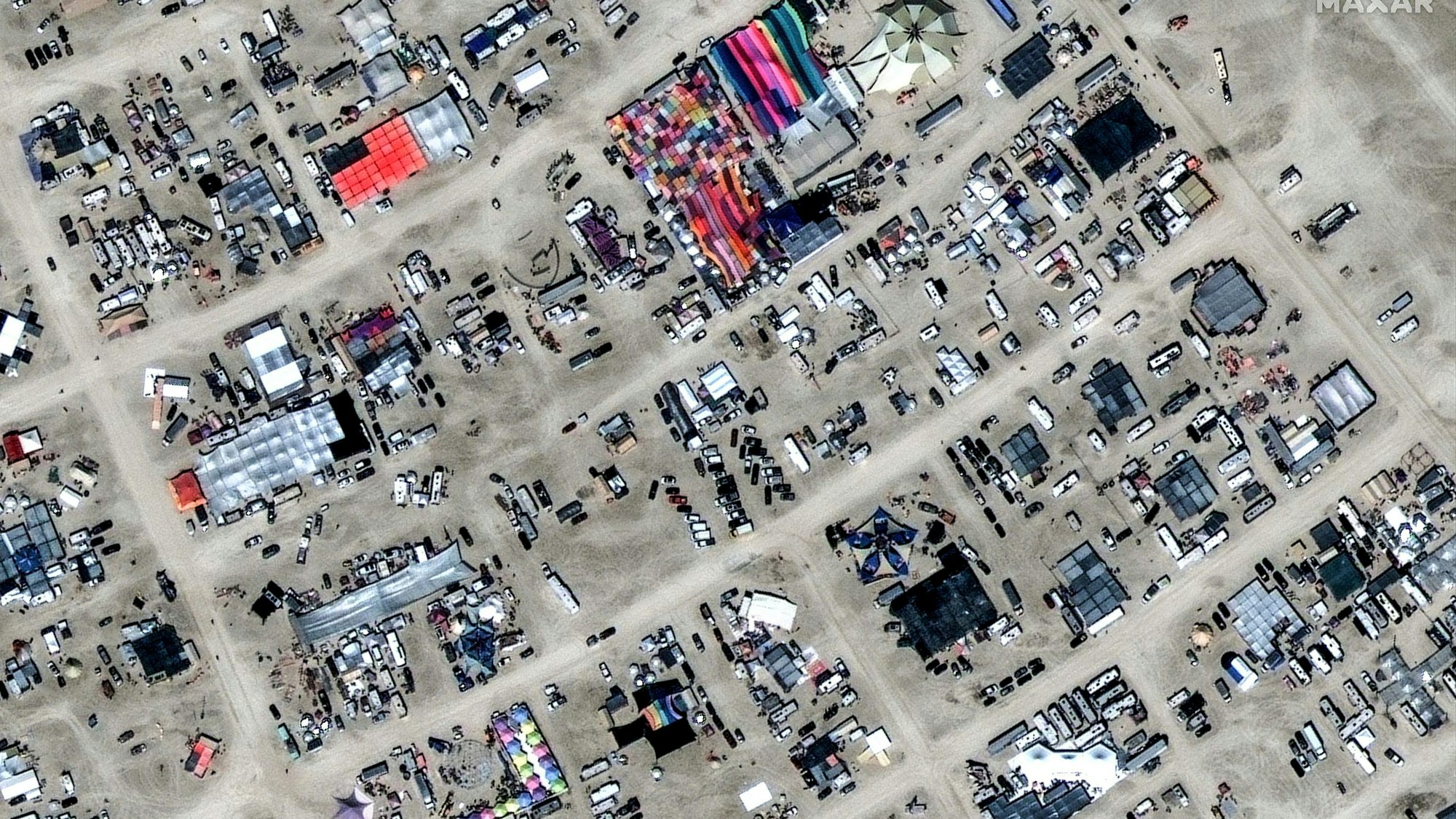 Dieses von Maxar Technologies zur Verfügung gestellte Satellitenfoto zeigt einen Überblick über das Burning Man Festival in Black Rock, Nev, am Montag, 28. August 2023.