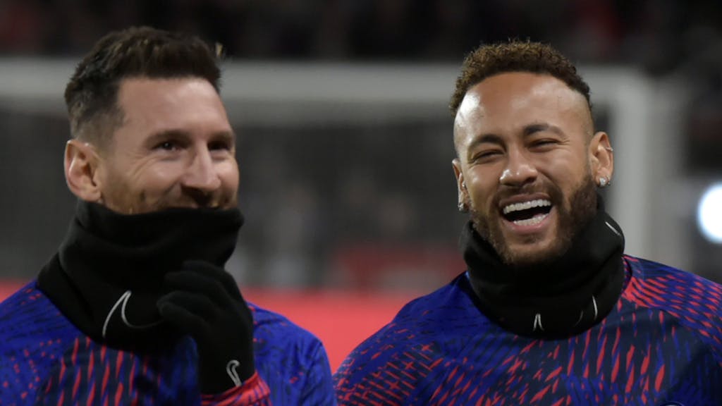 Lionel Messi und Neymar haben gute Laune beim Aufwärmen vor dem Spiel gegen Stade Rennes.