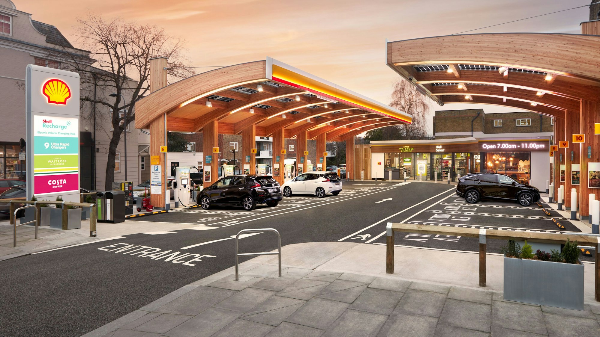Shell zeigt, wie die Tankstellen der Zukunft im Zeitalter der Elektroautos aussehen. Das Unternehmen erschließt sich mit seinen Tankstellen neue Geschäftsfelder.