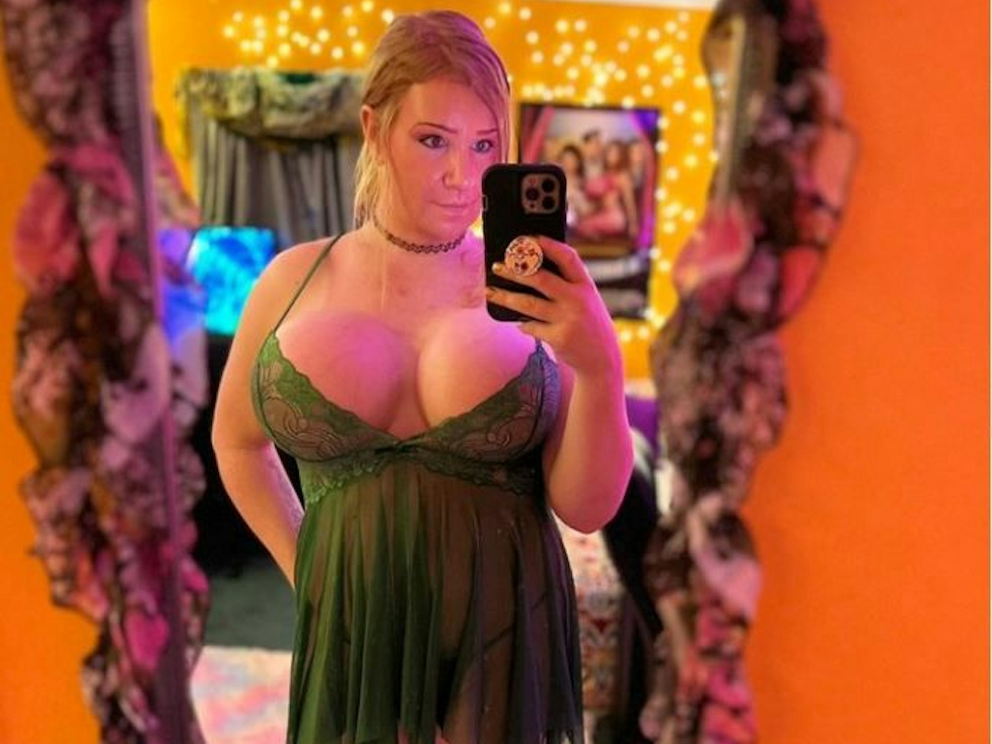 Influencerin Zeni Zounds in einem Instagram-Post vom 17. März: Die US-Amerikanerin will die größten Brüste der Welt haben