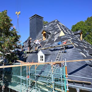 Arbeiter auf dem Dach der Alten Vogtei.