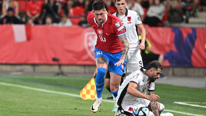 Tomas Cvancara (l.) von Borussia Mönchengladbach hat am Donnerstag (7. September 2023) mit der tschechischen Nationalmannschaft ein Länderspiel gegen Albanien im Rahmen der EM-Qualifikation absolviert.
