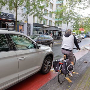 Radfahrer werden es auf der Venloer Straße auch künfrig nicht leicht haben.