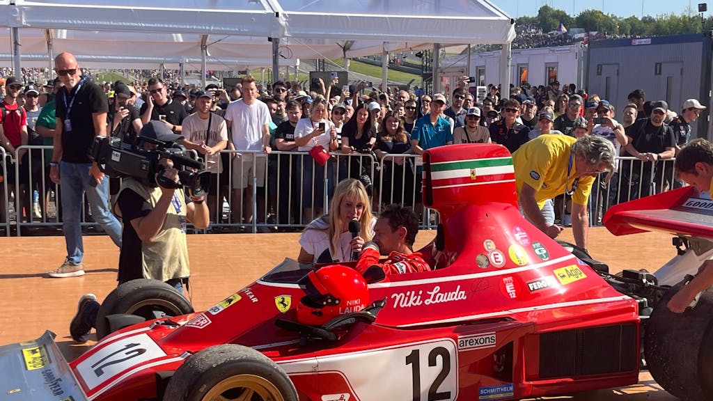 Red Bull Formula auf dem Nürburgring: Mathias Lauda im alten Ferrari 312 B3-74.
