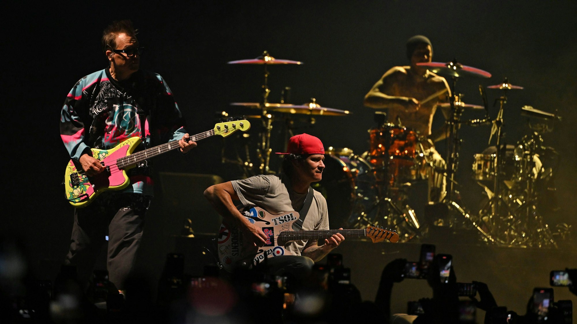 Blink-182 tritt in der FLA Live Arena in Sunrise, Florida auf. Mit dabei sind: Mark Hoppus, Travis Barker, Tom DeLonge Wo: Sunrise, Florida, Vereinigte Staaten Wann: 11. Juli 2023 Credit: Robert Bell/INSTARimages