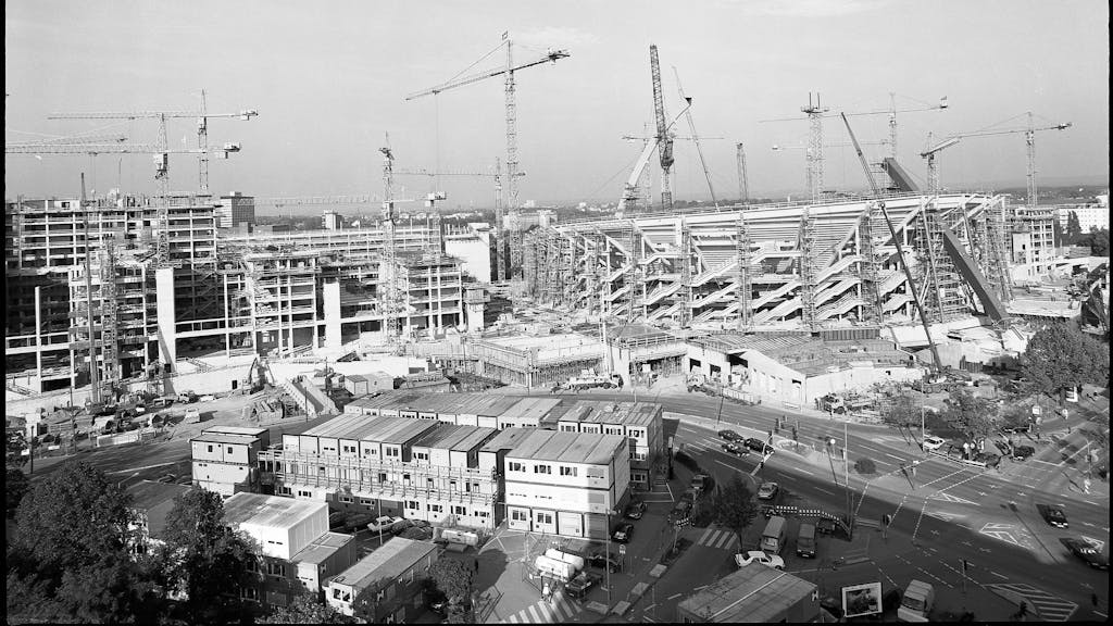 Blick auf die Baustelle der Lanxess-Arena in Köln.