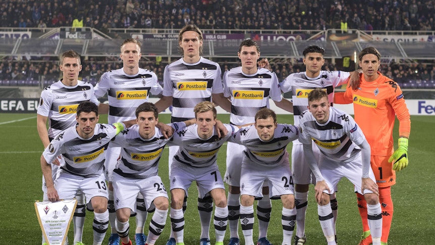Die Spieler von Borussia Mönchengladbach posieren am 23. Februar 2017 für ein Mannschaftsfoto in Florenz.