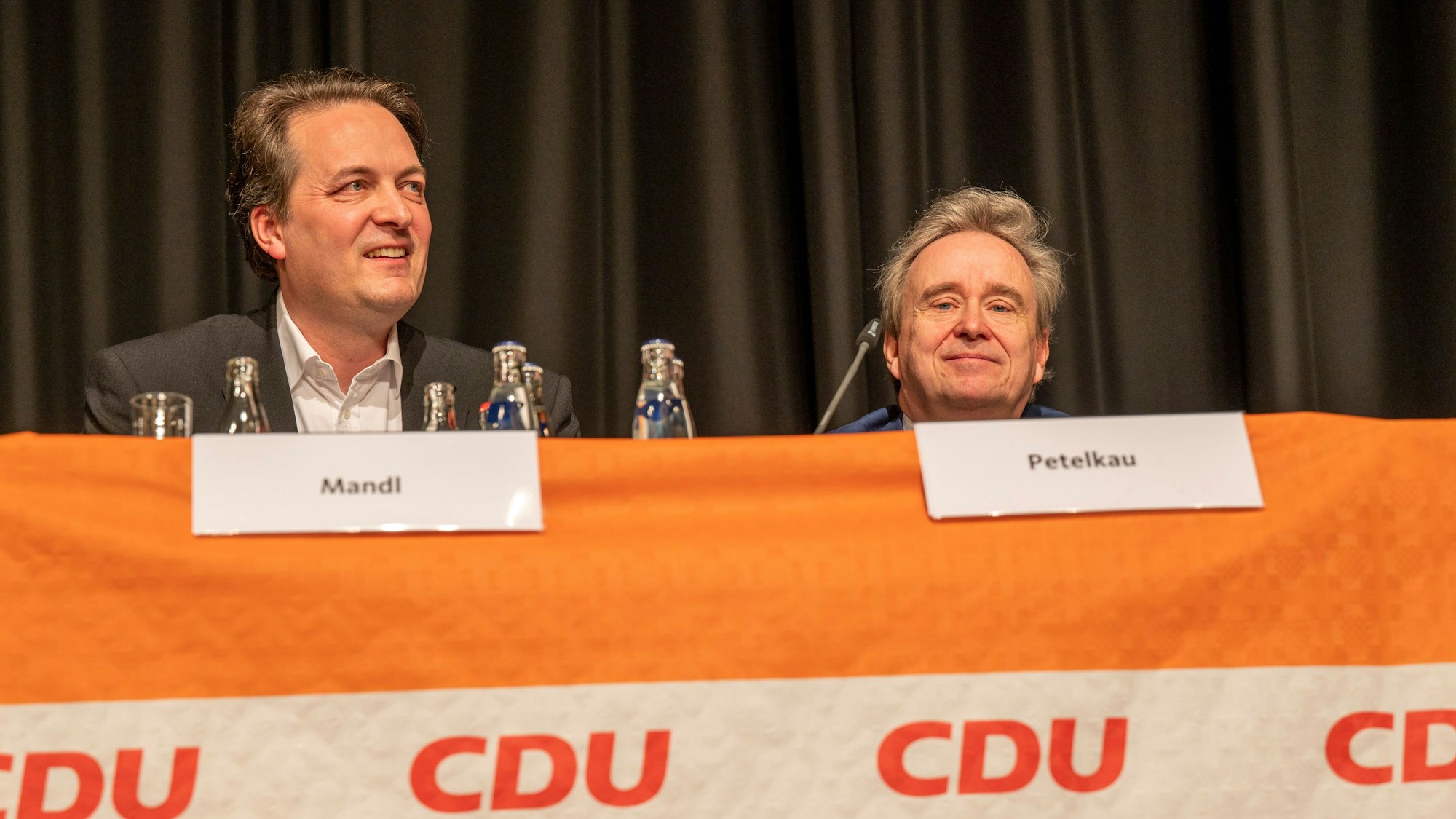 CDU-Parteichef Karl Mandl (rechts) und sein Vorgänger Bernd Petelkau (rechts)