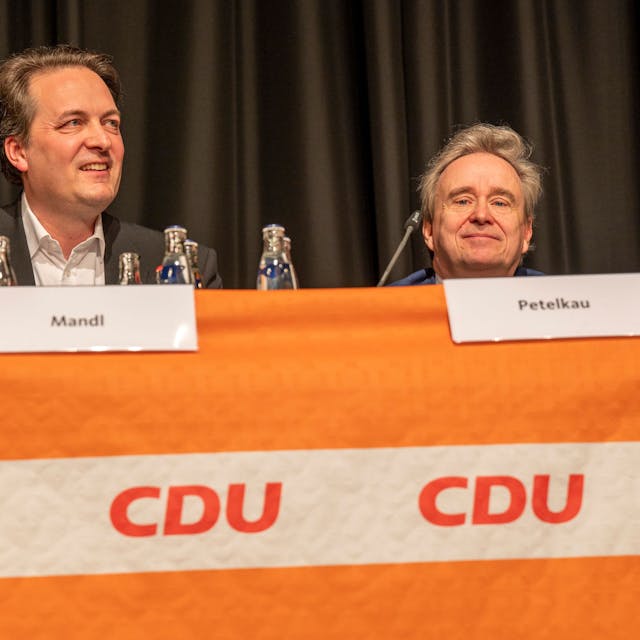 CDU-Parteichef Karl Mandl (rechts) und sein Vorgänger Bernd Petelkau (rechts)
