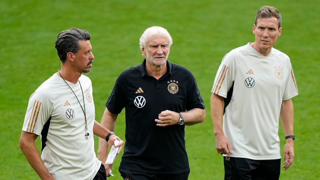 Sandro Wagner, Rudi Völler und Hannes Wolf beim Training der Nationalmannschaft.