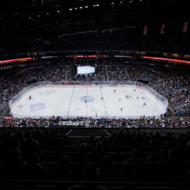 Eishockey-Tempel: Die heutige Lanxess Arena ist seit 1998 Heimat der Kölner Haie.