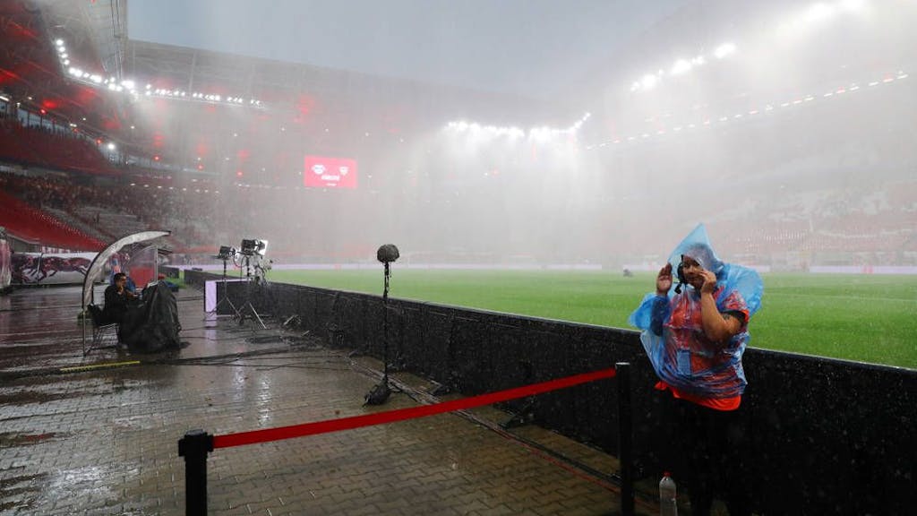 Starker Regen im Stadion von RB Leipzig.&nbsp;