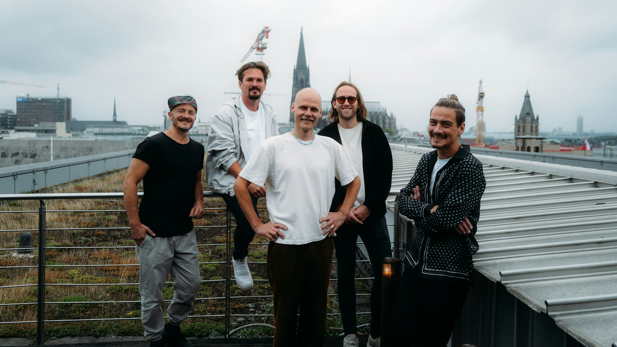 Cat Ballou auf einer Terrasse im Dorint. Hannes Feder, Dominik Schönenborn, Oliver Niesen, Yannick Richter, Kevin Wittwer.