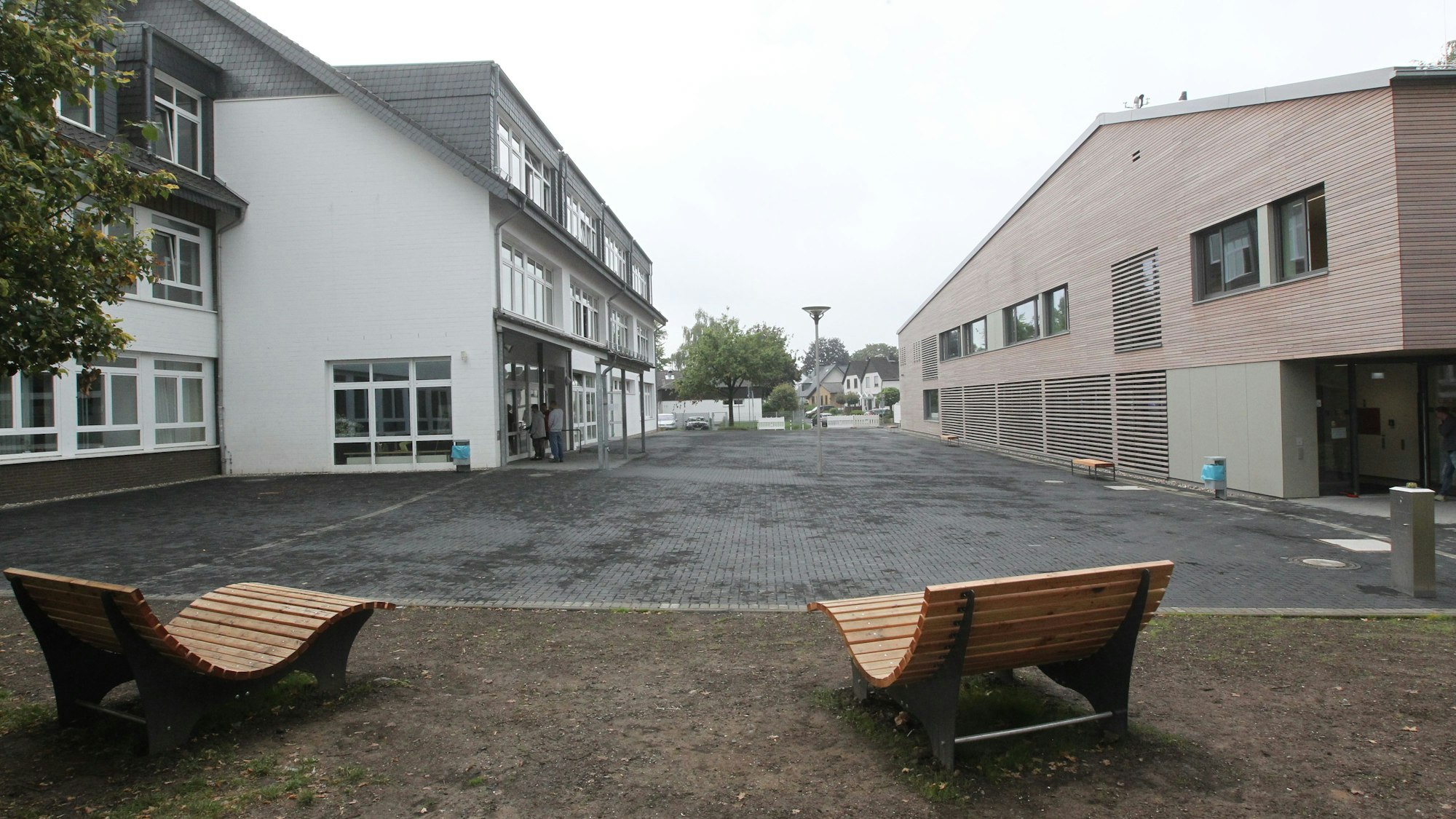 Die Gesamtschule Neunkirchen feiert ihr zehnjähriges Bestehen. Die Gesamtschule (links) und das Selbstlernzentrum
