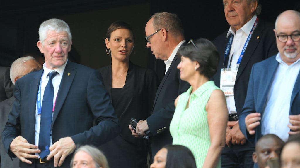 Albert und Charlène von Monaco zeigten sich im Rahmen der Rugby-WM ungewohnt vertraut.