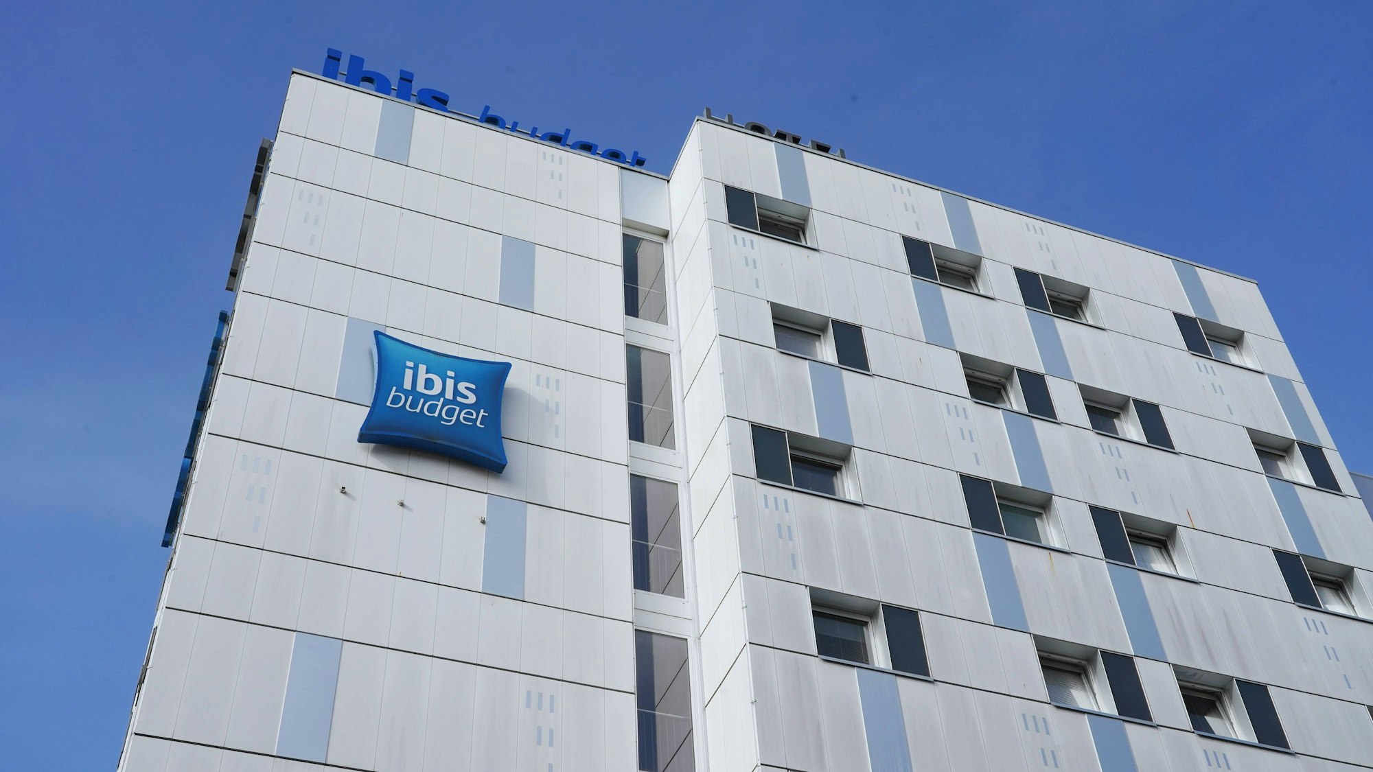 Fassade eines Hotels der Kette „Ibis Budget“.