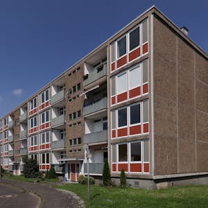 Blick auf Häuser der GAG Immobilien AG an der Elias-Gut-Straße in Köln Stammheim.