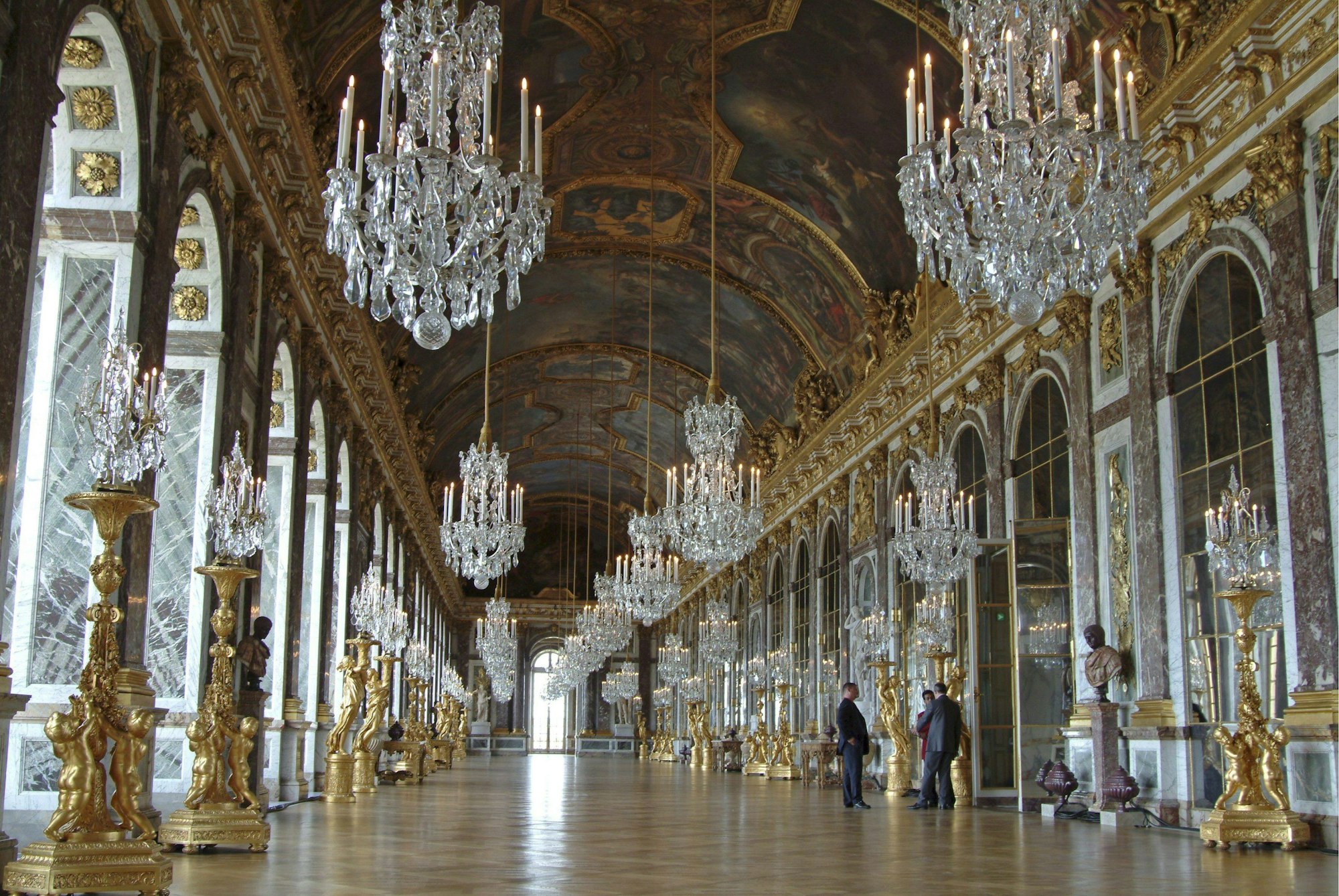 Der Spiegelsaal von Schloss Versailles.