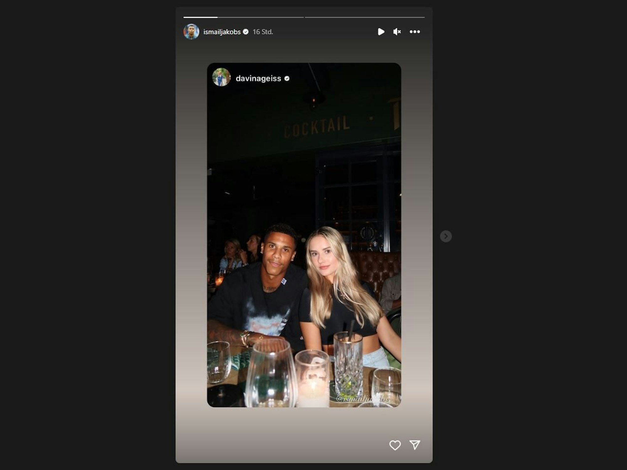 Ismail Jakobs und Davina Geiss sitzen bei einem Restaurantbesuch nebeneinander. Beide haben das Bild in ihrer Instagram-Story geteilt.